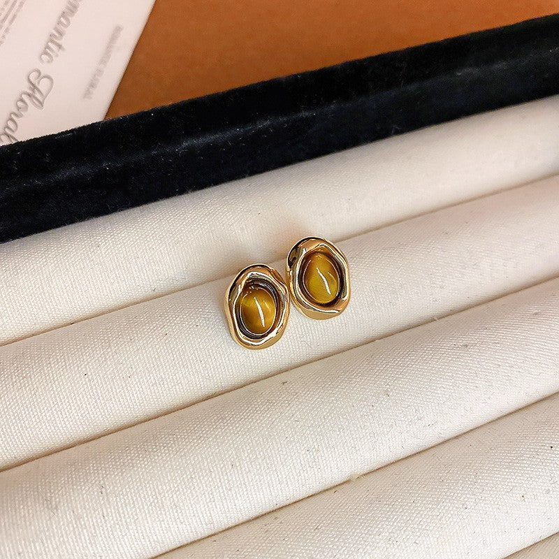 Wholesale Real Gold Electroplating Autumn and Winter Retro Fashion Temperament High-end Round Tiger Eye Stone Earrings